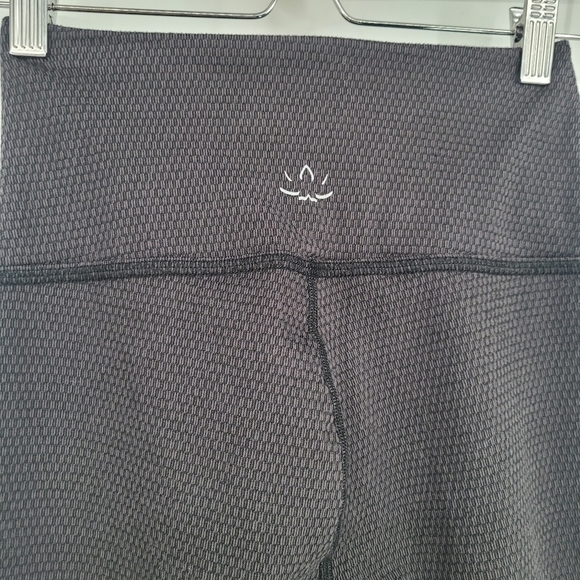 BEYOND yoga high waisted Grey Black Textured Mesh Panel Leggings small - Picture 3 of 8